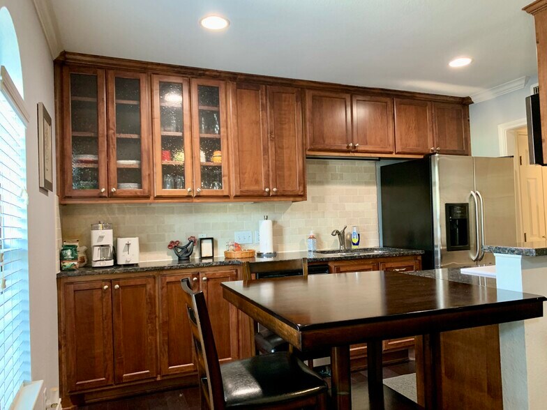 Kitchen.Austin, Texas 78751. - 407 E 45th St #116