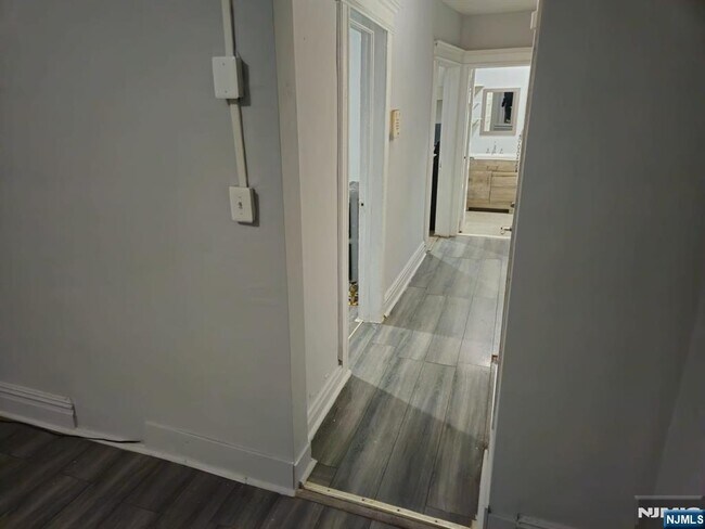 Building Photo - 467 Park Ave