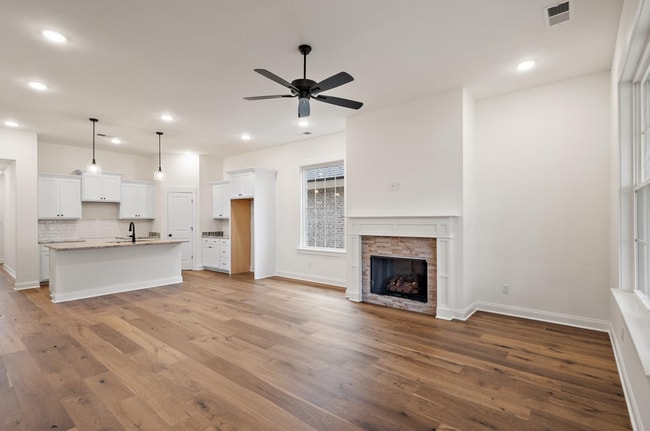 Building Photo - 6520 Benjamin Cv