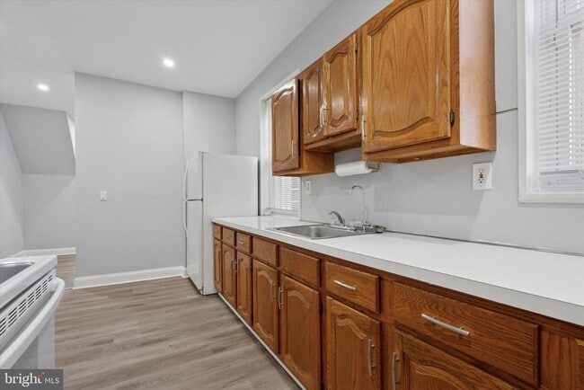 Building Photo - 162 N 62nd St