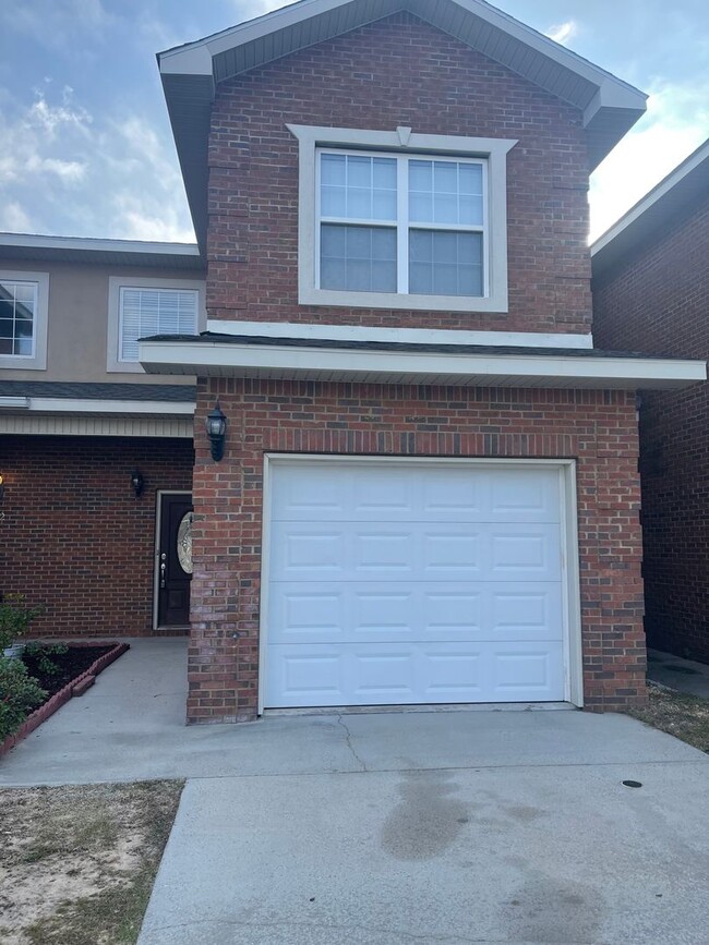 Building Photo - Eagle Landing Subdivision - Hardwood Floor...