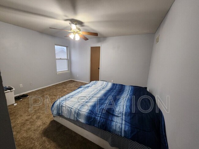 Building Photo - 931 E Wildcat Run St