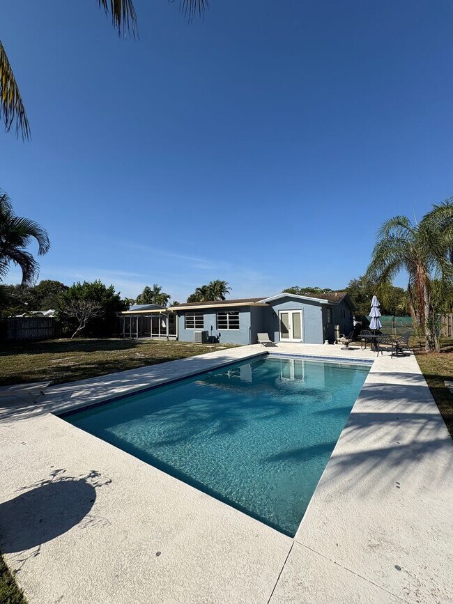 Primary Photo - 3/2 Pool & Patio home in Stuart! Pool / Lawn care included!