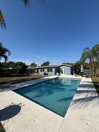 Building Photo - 3/2 Pool & Patio home in Stuart! Pool / Lawn care included!