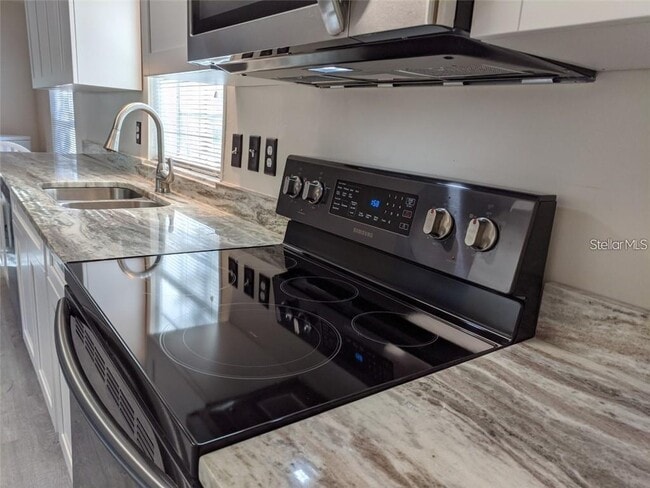 Building Photo - 5819 Coventry Dr