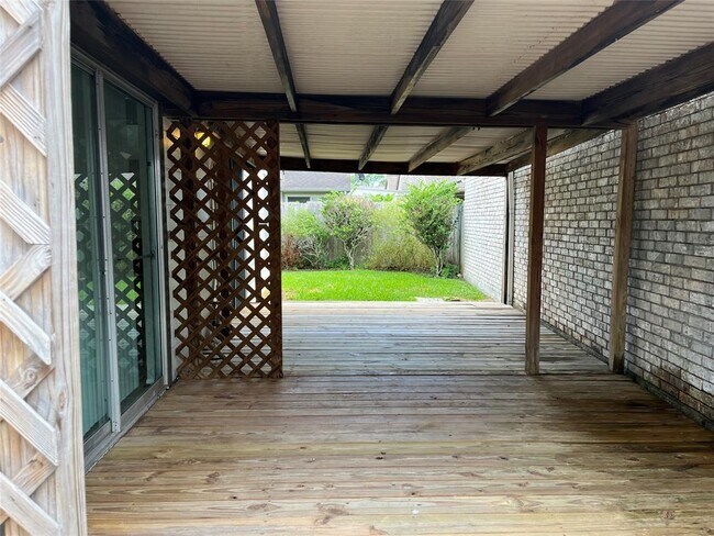 Building Photo - 1722 Sullins Way