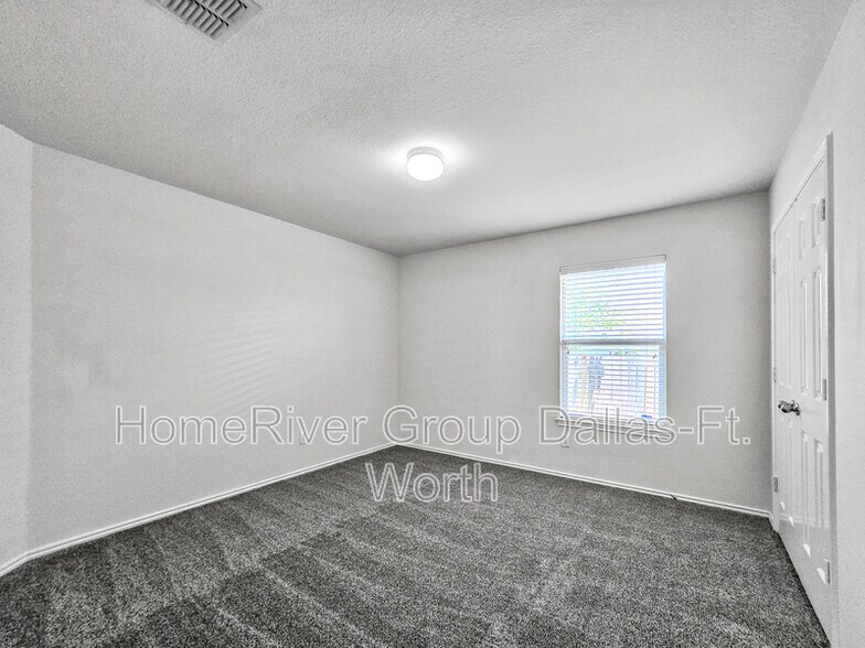 Building Photo - 4012 Country Ln