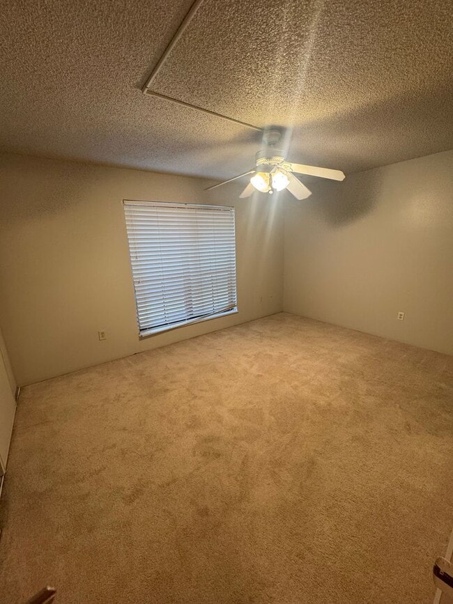 Building Photo - Spacious 2-Bedroom, 1.5-Bath Condo in Bear...