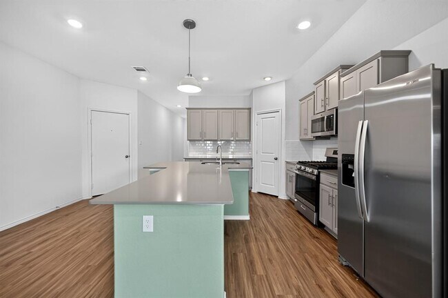 Building Photo - 128 Konik Rd