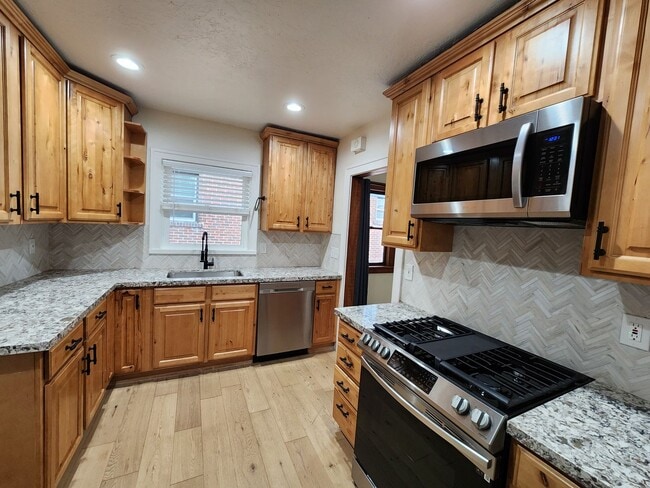 Building Photo - East Bench Luxury Bungalow - Fully Renovated and STUNNING!