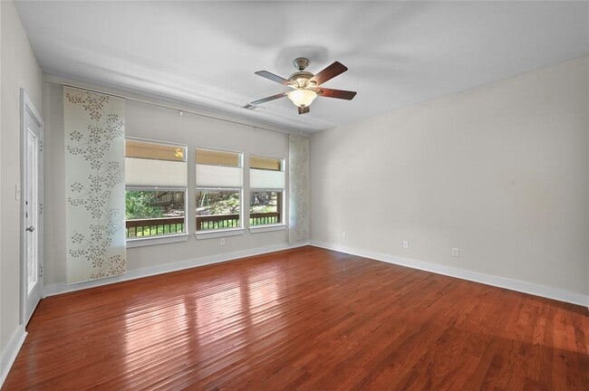 Building Photo - 1502 Medio Calle