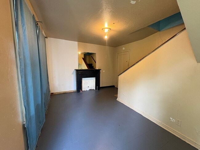 Building Photo - Two bedroom/1 bath garage apartment with Refrigerator and Gas range