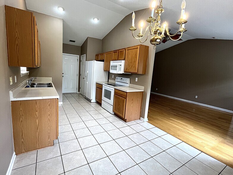 Building Photo - 485 Live Oak Walk