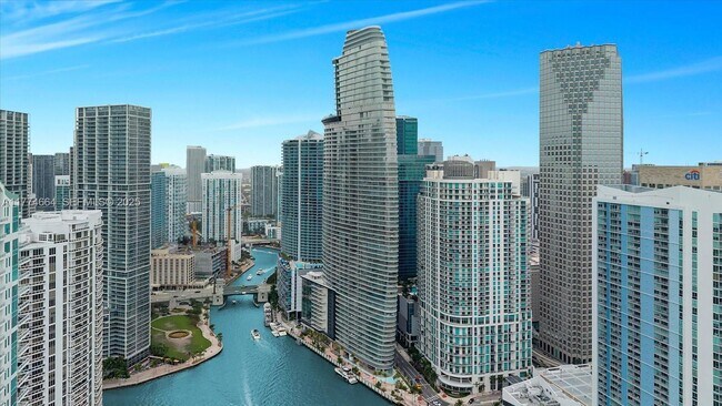 Building Photo - 300 Biscayne Blvd Way