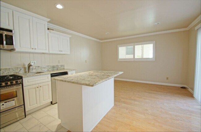 Building Photo - 320 24th Street