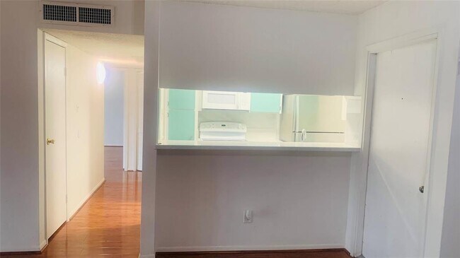 Building Photo - 10110 Forum W Dr