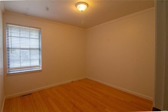 Building Photo - 18 Brooker Ct