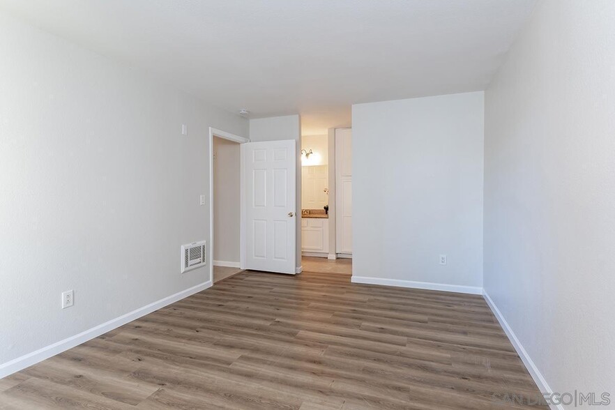 Building Photo - 432 Edgehill Ln