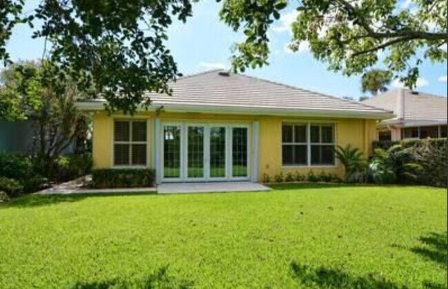 Building Photo - 2871 SW Brighton Way