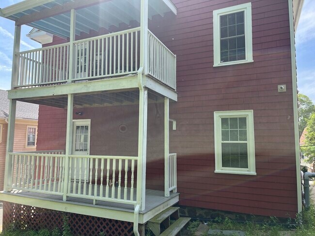 Building Photo - 198 Wachusett St