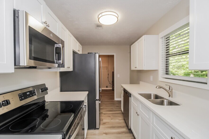 Building Photo - 3263 Mustang Dr