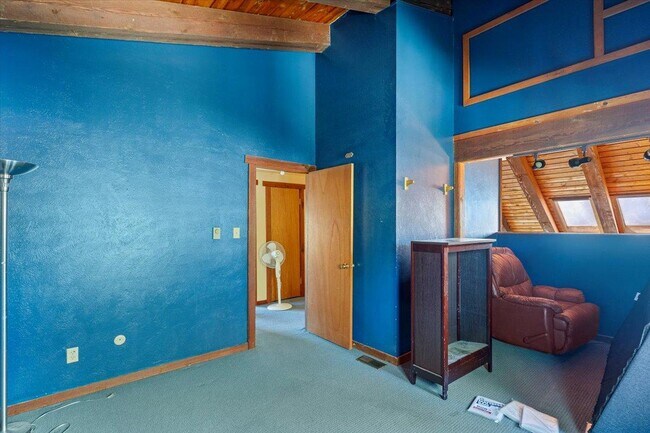 Building Photo - 6200 Pine Hollow Dr