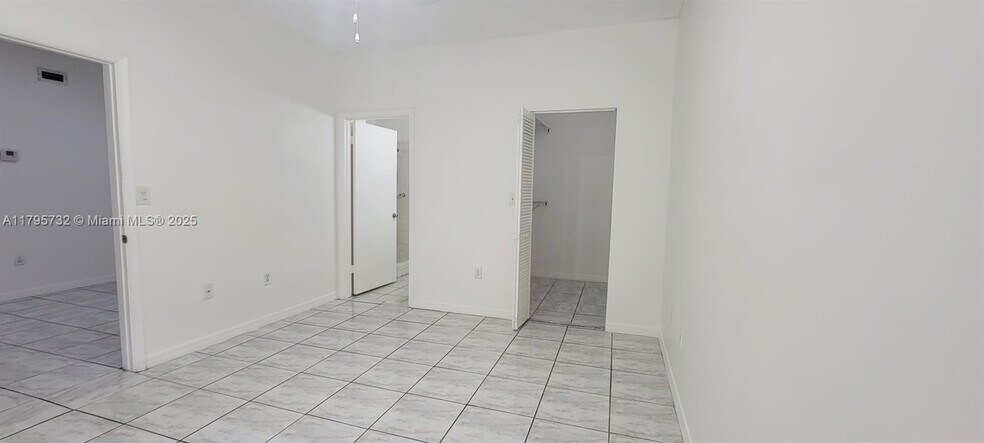 Building Photo - 2121 NW 96th Ter