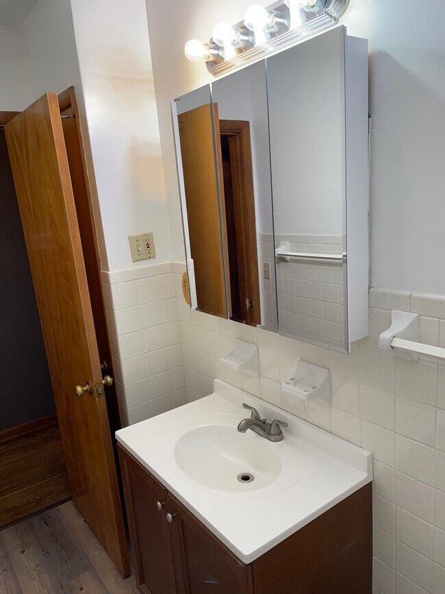 Building Photo - 660 Fairhaven Dr