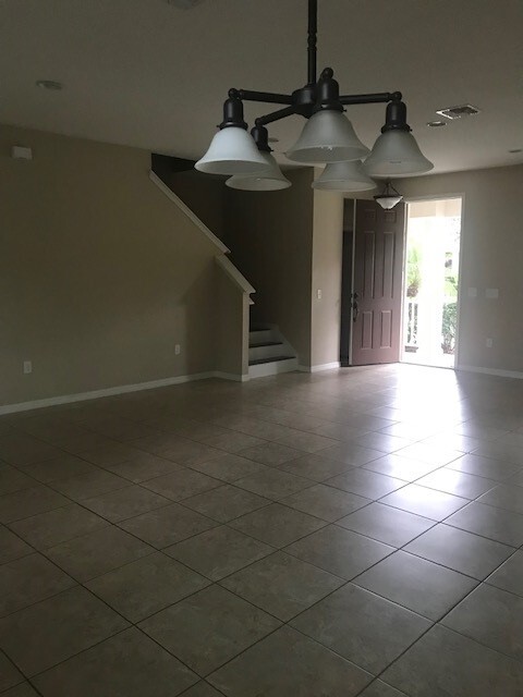 Building Photo - 13718 Beckman Dr