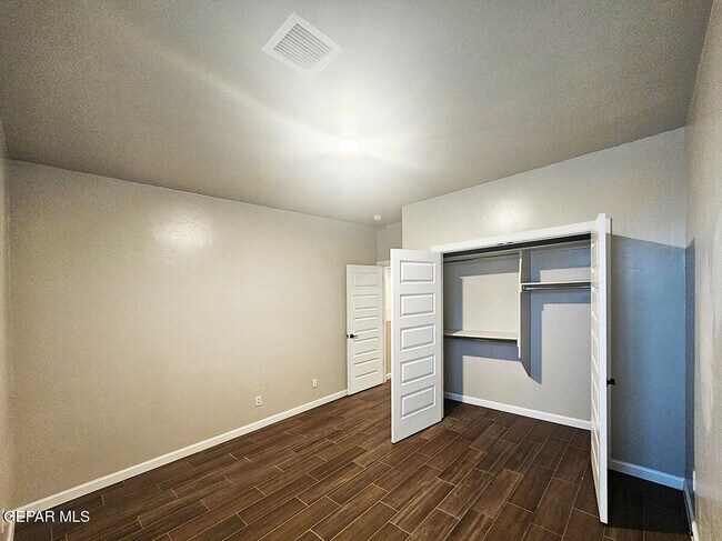 Building Photo - 13185 Tiverton Rd