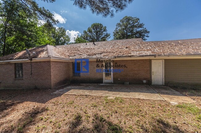 Building Photo - 5 Bedroom/2 Bath Home in Bellegrove Subdiv...