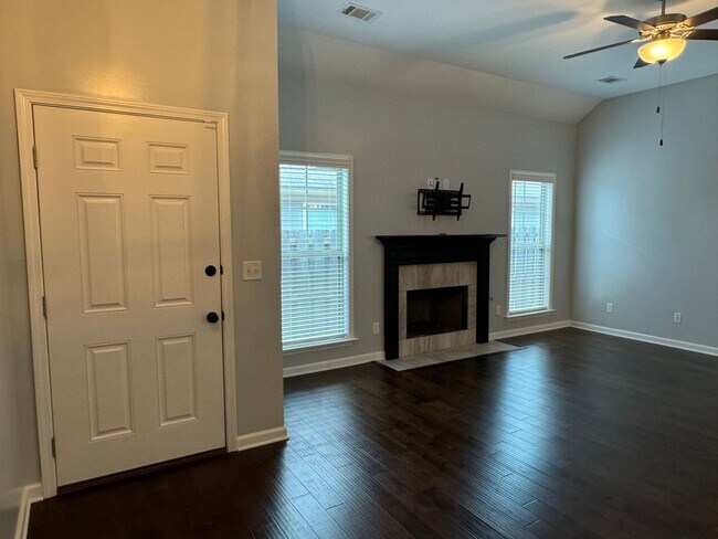 Building Photo - Incredible 3-Bedroom in Grand Park!!