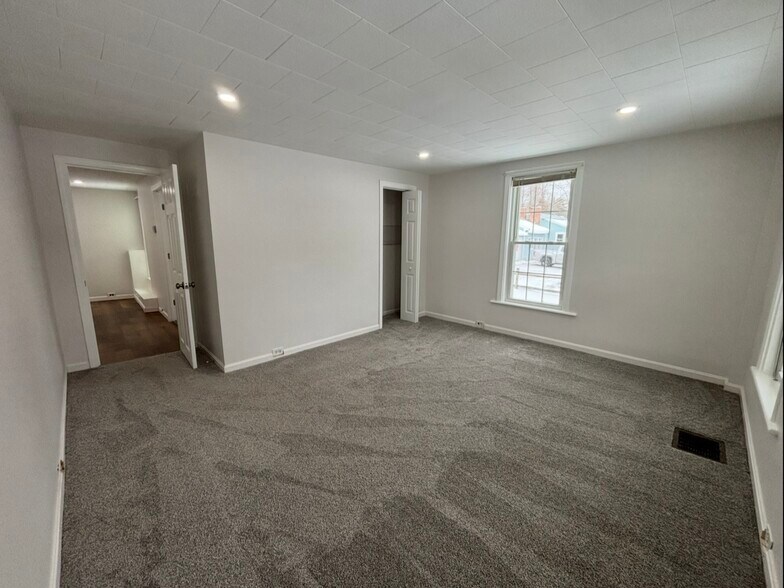 Building Photo - 169 Sewalls Falls Rd