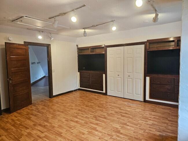 Building Photo - 271 Nashua St