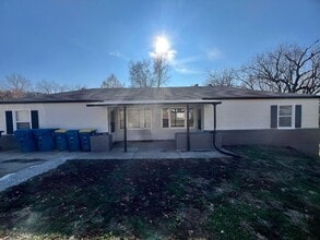 Building Photo - Cozy 1-Bedroom Triplex Unit with New Appliances