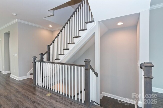 Building Photo - 2635 Statesville Ave