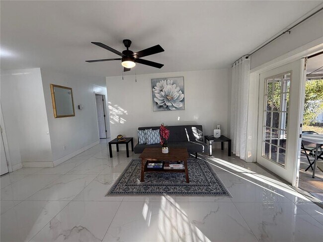 Building Photo - 801 North Blvd W