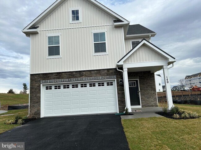 Building Photo - 140 Wappinger Ter