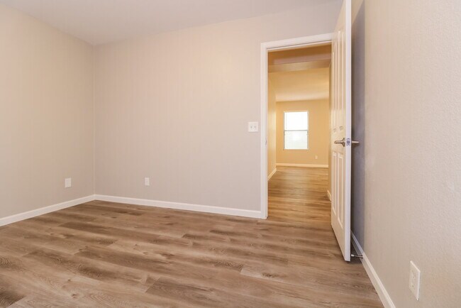 Building Photo - 9411 W Eaton Rd