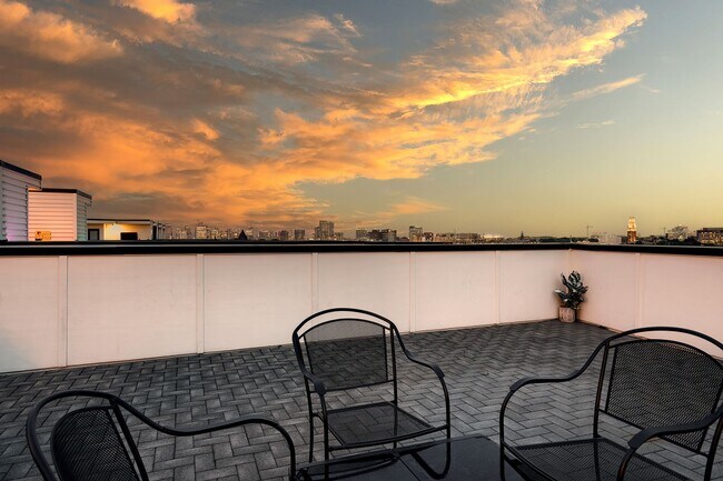 Building Photo - 2910 Felicia St