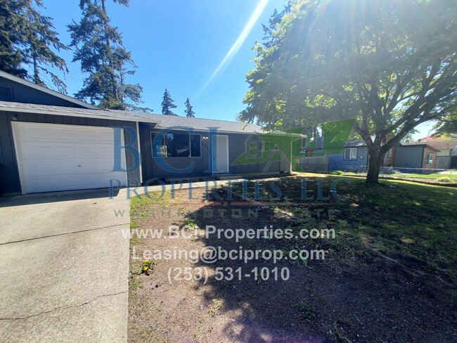 Building Photo - Highly Desired 2 bedroom duplex with garag...