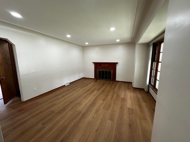 Building Photo - 24940 Cherry Hill St