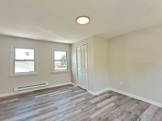 Building Photo - 317 Borden St
