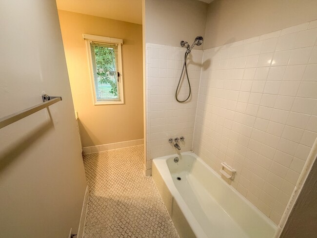 Building Photo - 309 Verner Dr