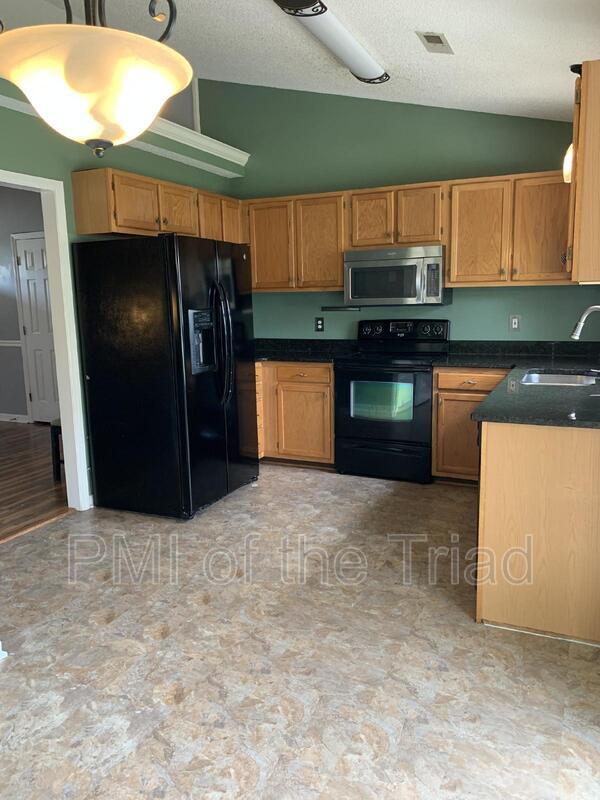 Building Photo - 2457 Shadow Valley Rd