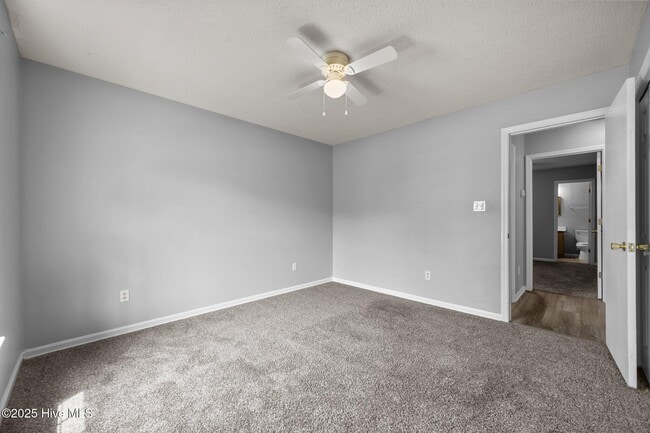 Building Photo - 1087 W Pueblo Dr