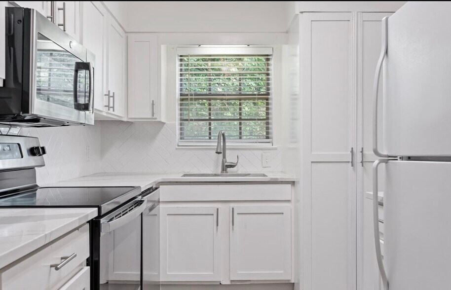 Building Photo - 851 Vestavia Villa Ct