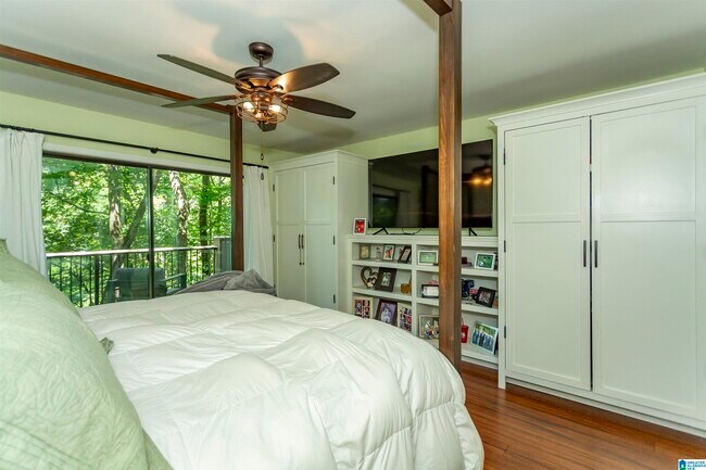 Building Photo - 327 Heath Dr