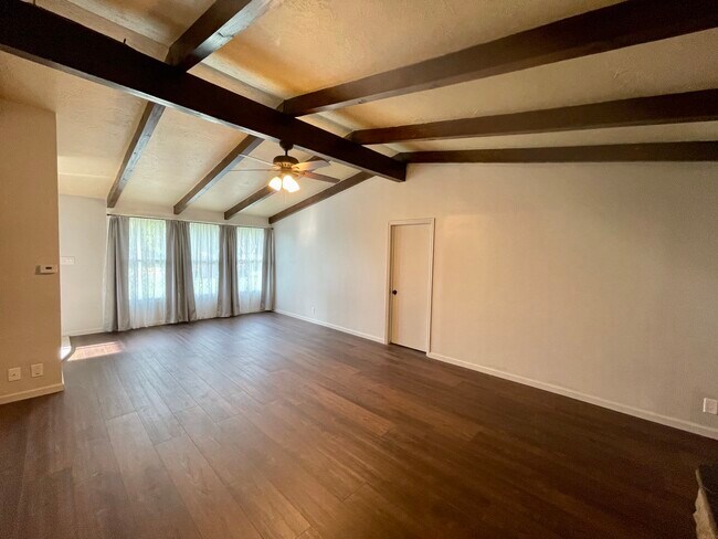 Building Photo - 325 W Center St