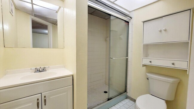 Building Photo - 7911 N Colony Cir